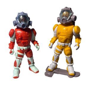 Maxi Kinder Surprise 2024 Spacemen Space Astronaut Figures Easter Yellow Red